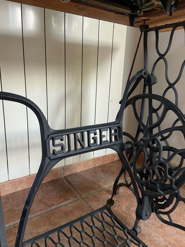 Antica macchina da cucire Singer