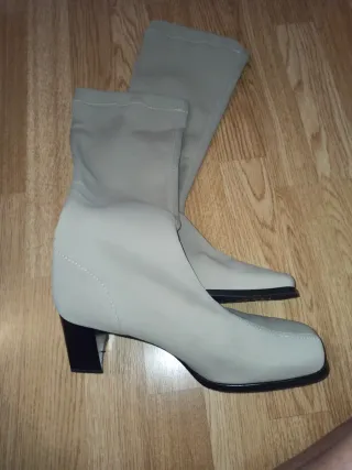 Botas de licra beige para mujer