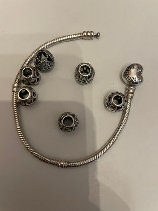 Bracciale Pandora con charm argento