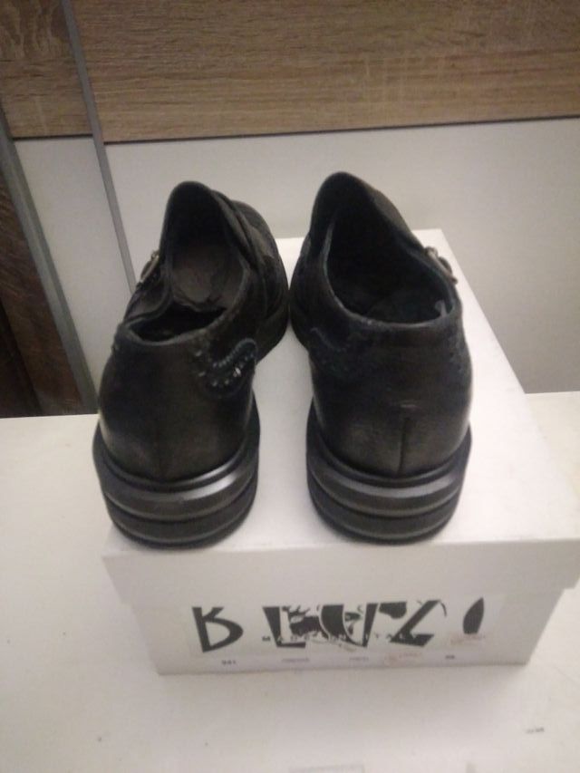 Bluzi Nere in pelle con fibia 