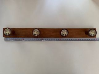 Appendiabiti in legno con 4 ganci per il fissaggio a parete