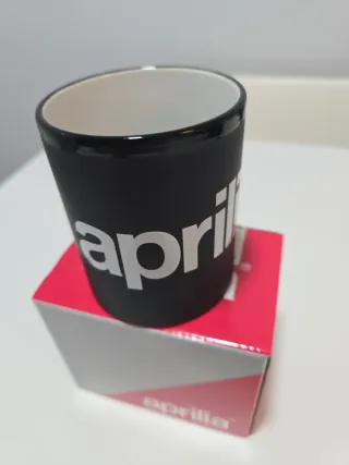 Taza Aprilia Negra