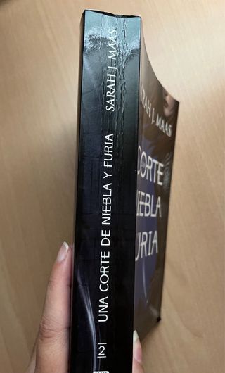 Una corte de niebla y furia: Una corte de rosas...