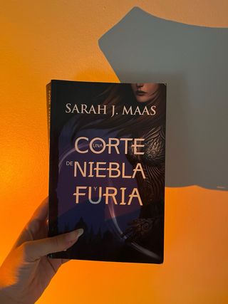 Una corte de niebla y furia: Una corte de rosas...