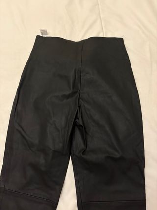Pantalones negros de cuero de Zara