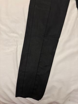 Pantalones negros de cuero de Zara