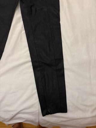 Pantalones negros de cuero de Zara