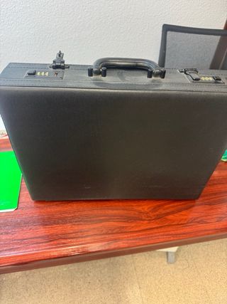 Cartera de piel negra con combinación