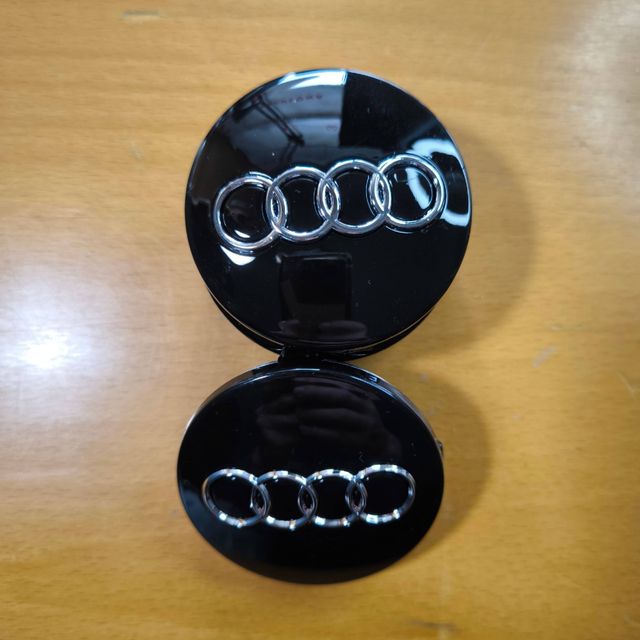 TAPABUJES AUDI 60mm NEGRO - EMBLEMA LLANTAS AUDI
