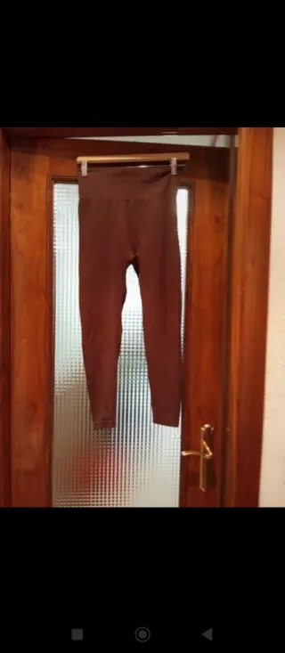 Pack 2 leggings talla M. El gris tiene bolsillos l