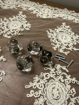 Pomelli in acrilico e metallo