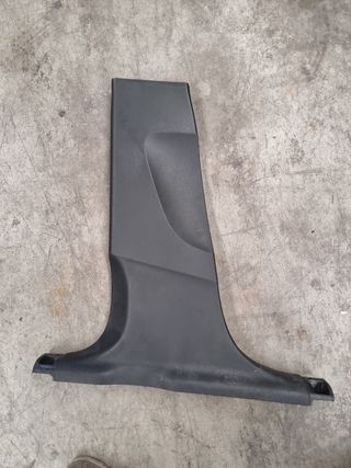 Moldura pilar izquierdo Audi Q3