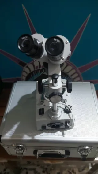 Microscopio Estereoscópico con Maletín