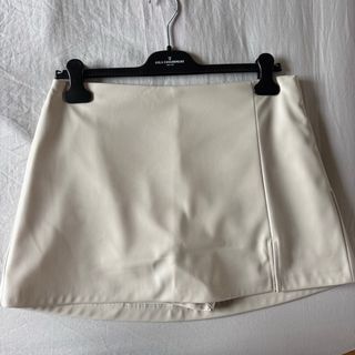 Falda pantalón mini efecto piel beige