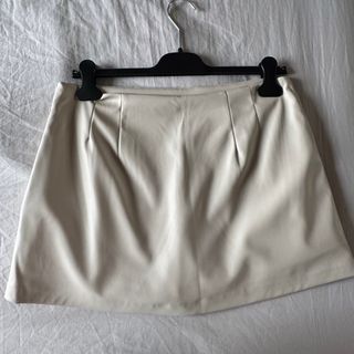 Falda pantalón mini efecto piel beige
