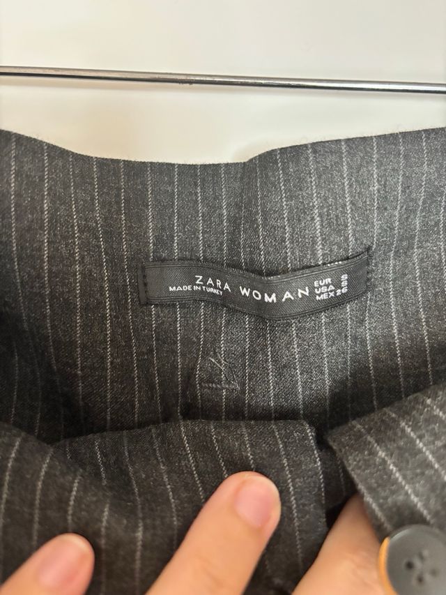 Pantalón Gris Zara con cinturón