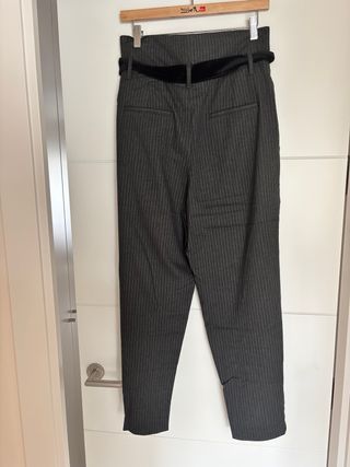 Pantalón Gris Zara con cinturón
