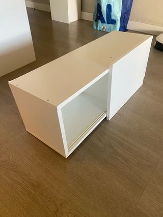 2 Estanterías blancas con puerta corredera
IKEA