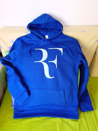 Sudadera nueva con capucha
 pecho = 55 cm. 