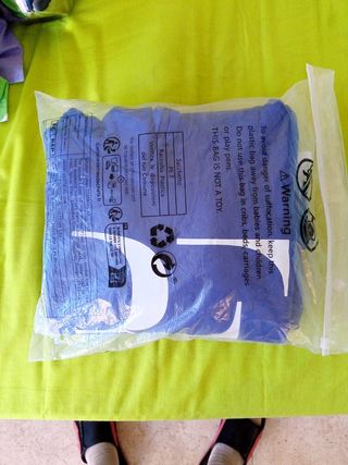 Sudadera nueva con capucha
 pecho = 55 cm. 