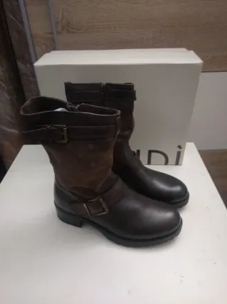 Stivali Gaudi marroni con fibbie