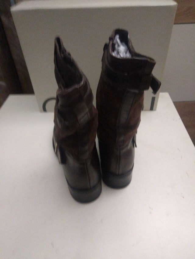 Stivali Gaudi marroni con fibbie