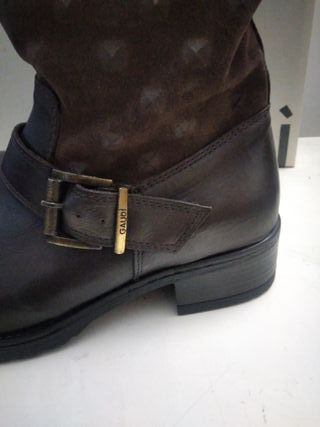 Stivali Gaudi marroni con fibbie