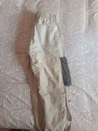 Pantalón cargo beige y gris Talla M