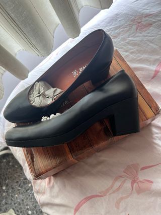 Zapatos de tacón negros hechos en España
