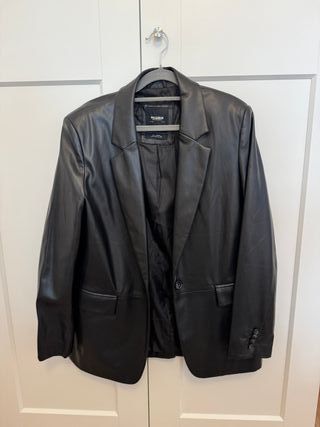 Chaqueta efecto piel Pull&Bear Talla M