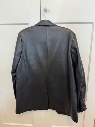 Chaqueta efecto piel Pull&Bear Talla M
