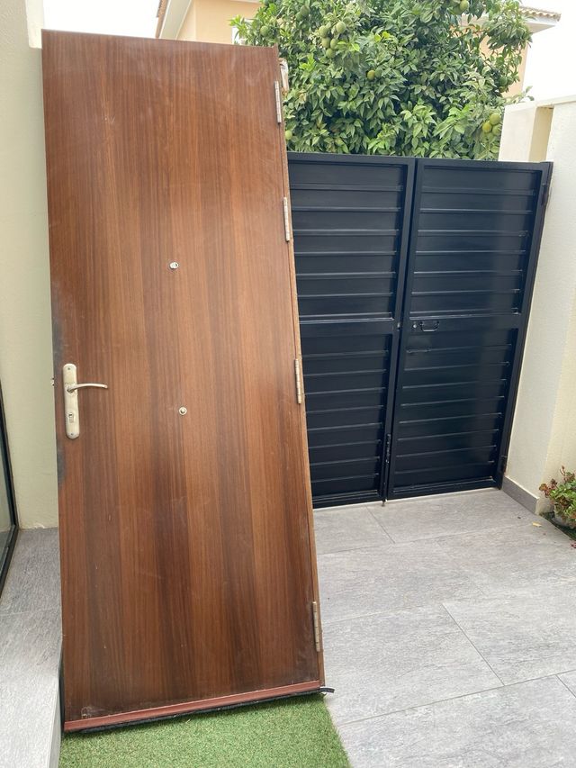 Puerta de madera Iroco