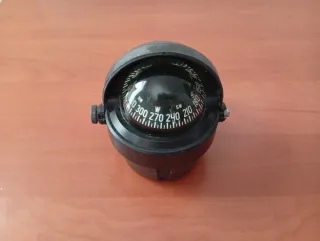 Brújula náutica negra