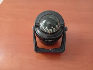 Brújula náutica negra