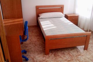 SE ALQUILA PISO DE DOS DORMITORIOS