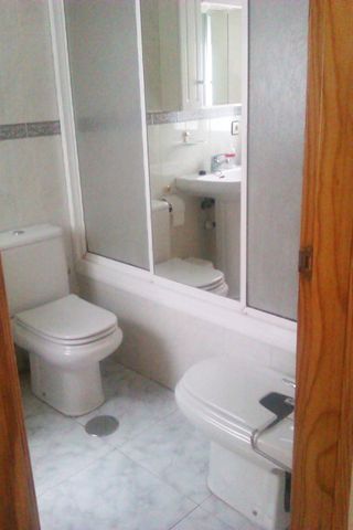 SE ALQUILA PISO DE DOS DORMITORIOS