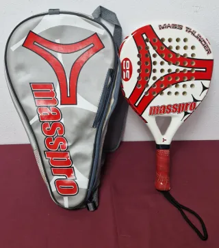 Pala de pádel Masspro con funda