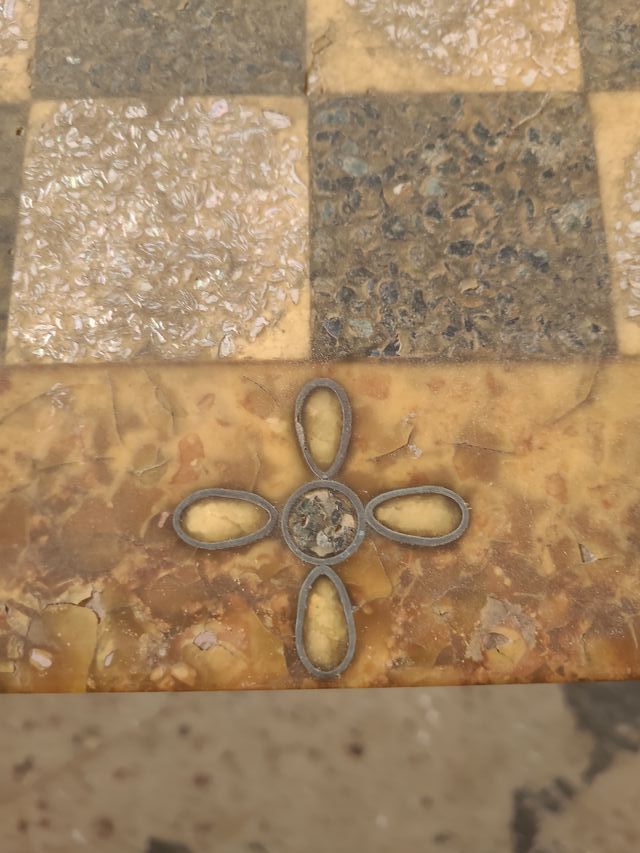 Mesa de ajedrez antigua