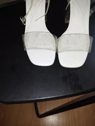 Sandalias Bershka transparentes tacón