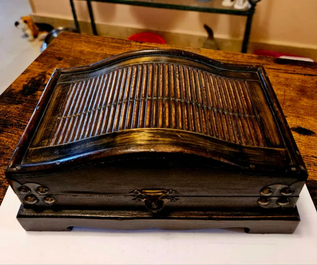 Cajita de madera decorativa