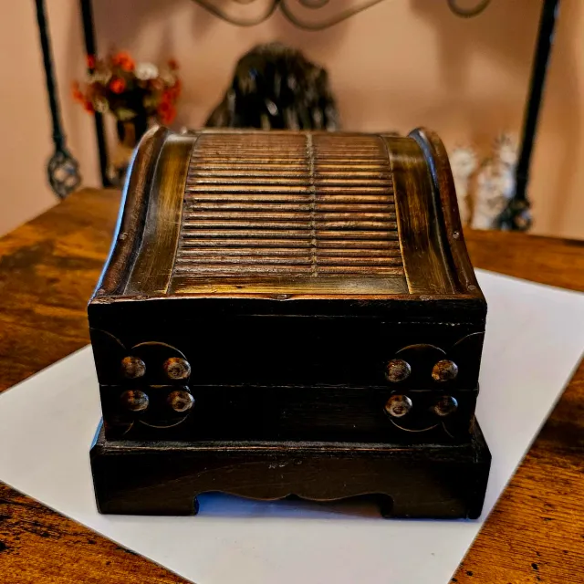 Cajita de madera decorativa