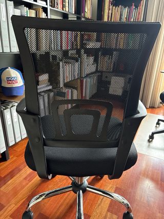 Silla de escritorio negra con ruedas