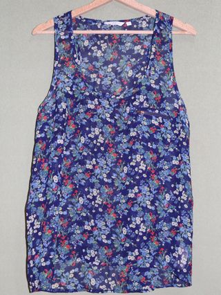Blusa floral azul marino talla L