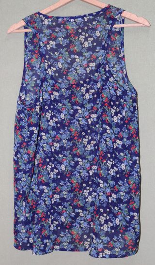 Blusa floral azul marino talla L