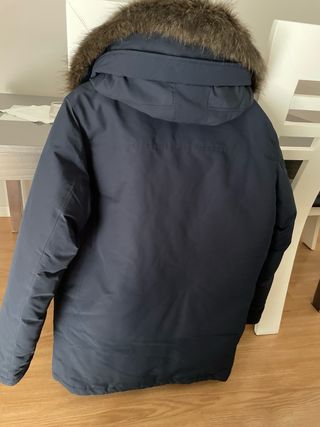 Chaquetón azul con capucha y pelo