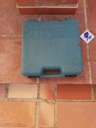 Atornillador Makita 9.6V con maletín