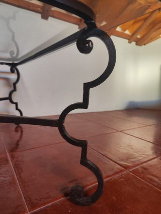 Mesa centro de acero de forja y cristal de vidrio