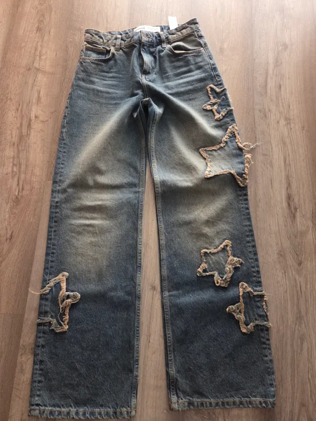 Vaqueros Bershka estrellas desgastados