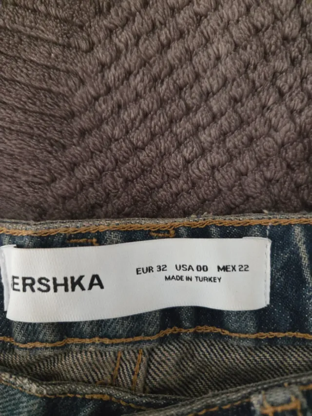 Vaqueros Bershka estrellas desgastados