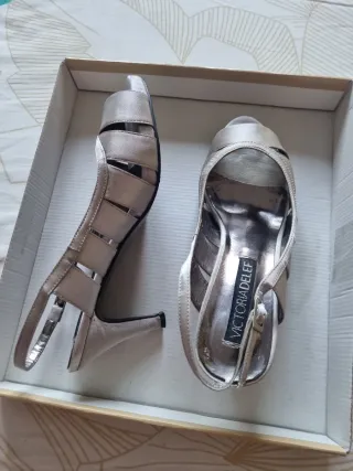 Sandalias tacón Victoria Delef plateadas